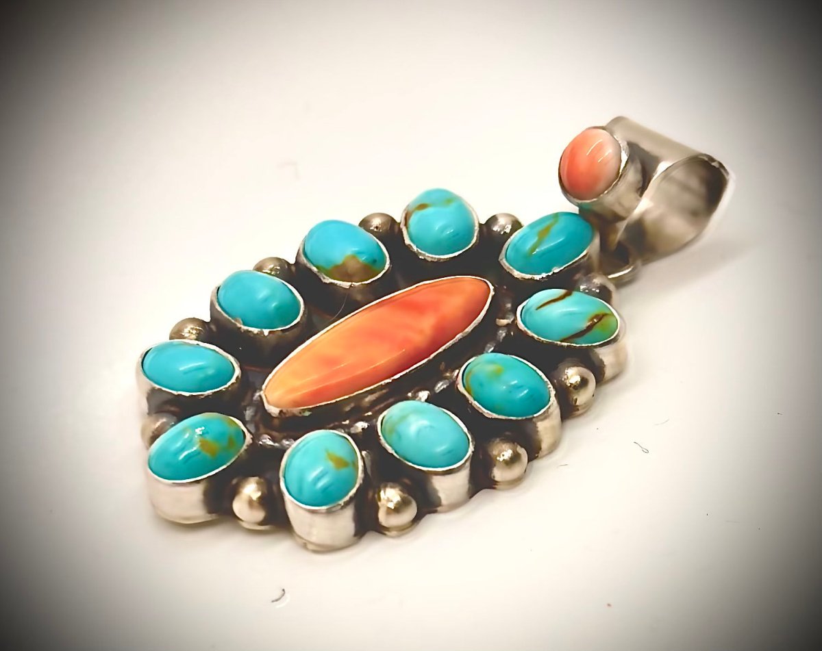 De Chelly , 11 Stone Kingman and Orange Spiny Oyster Cluster Pendant - Turquoise Mustang