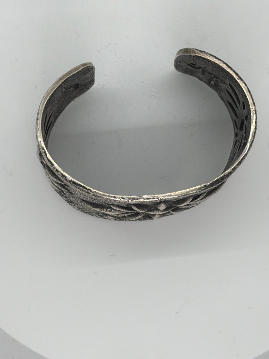 Tufa Cast Repoussé Blossom Cluster Cuff Bracelet, Stewart Billie (Navajo) - Turquoise Mustang