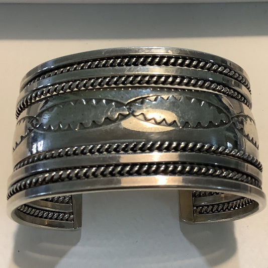 Bracelet, all silver Cuff, cloud motif, rope & flat edges, Tahe - Turquoise Mustang